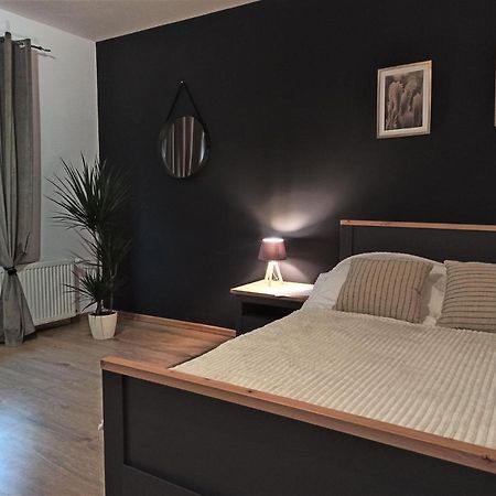Cztery Katy W Rynku Apartment Walbrzych Luaran gambar